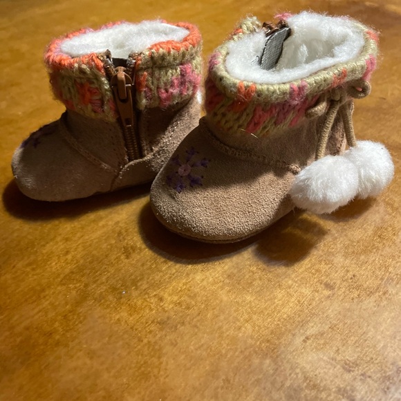 Weebok by Reebok Tiny Baby Girl Size 0 pretty Snowflake Sweater Trim zip Boots - Picture 3 of 7